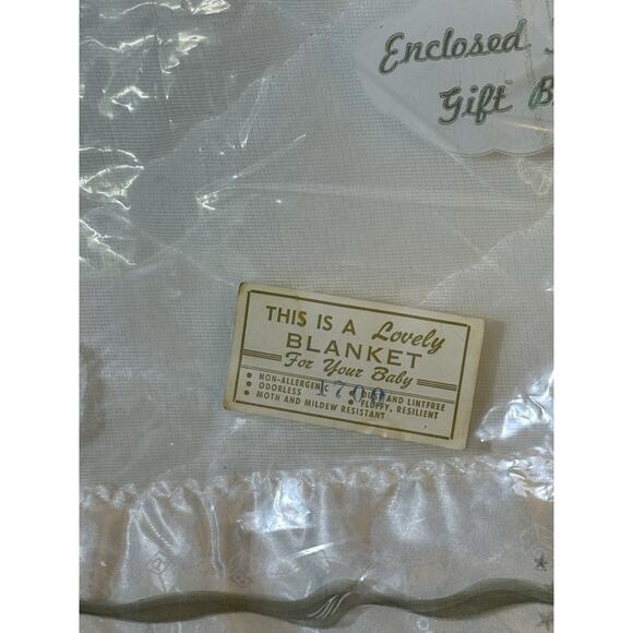 NIP Vintage White "Slumbertime" Baby Blanket Quilted Satin Embossed Trim Toys - Picture 3 of 6